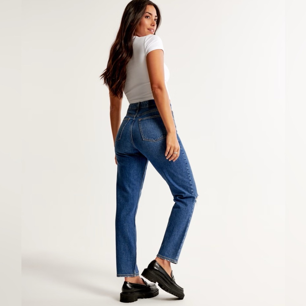 Abercrombie High Rise Mom Jean - Dark Wash